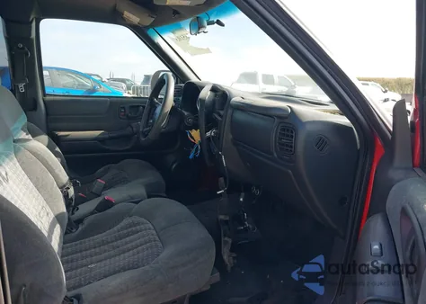 2002 Chevrolet S-10 Ls from USA, damaged, VIN 1GCCS19W528163655